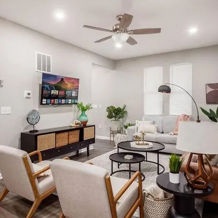2277 Indiana - Osu Retreat Villa